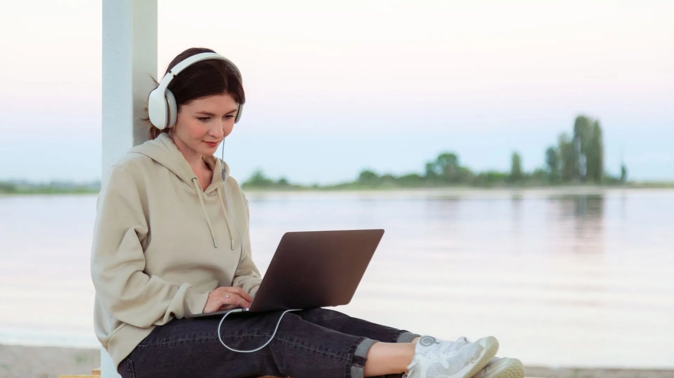 Indonesia Joins the Remote-Work Race With a Carefully Drawn Line