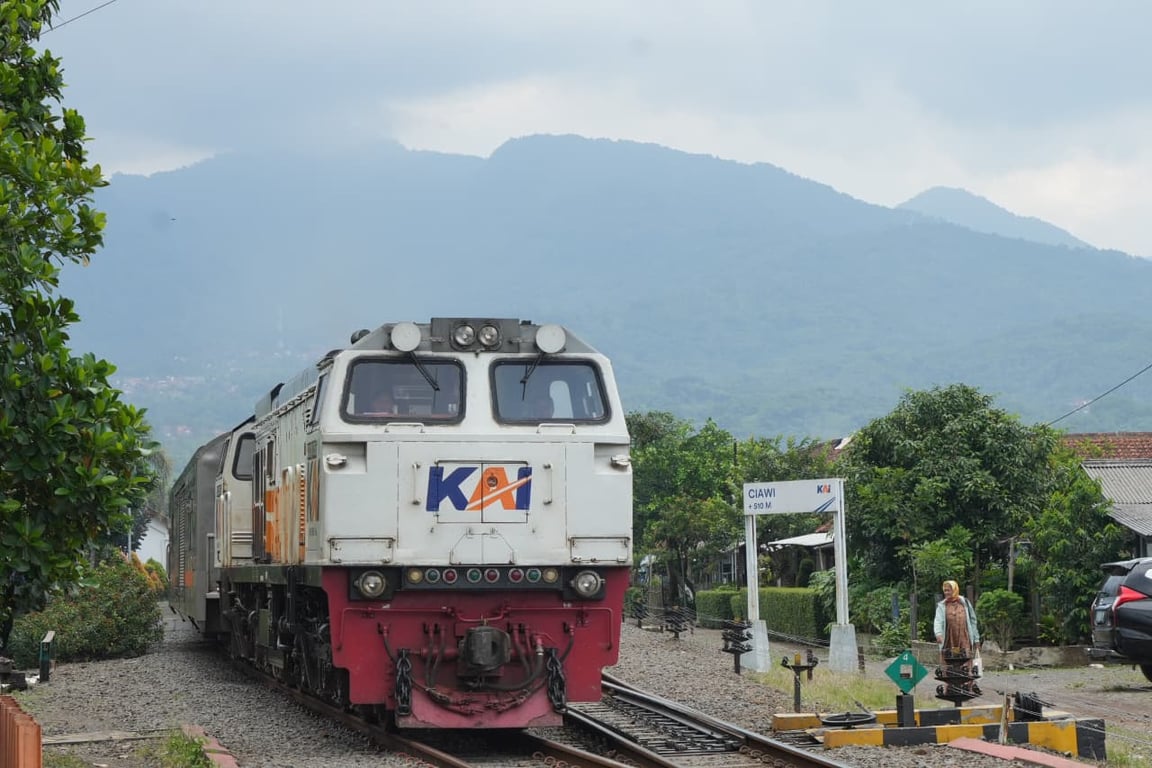 Untuk Keselamatan dan Kelancaran Perjalanan, Sejumlah KA Dialihkan Melewati wilayah Daop 2 Bandung Imbas Gangguan Perjalanan KA di Stasiun Bumiayu