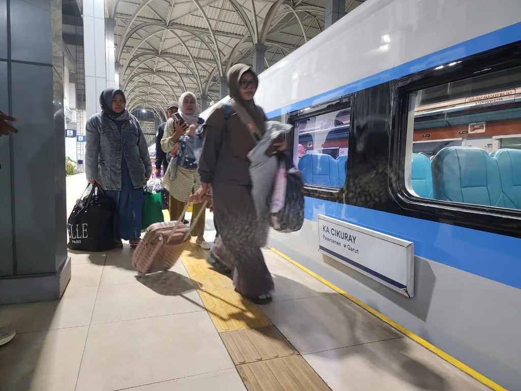 Sepuluh Hari Beroperasi dengan Rangkaian Baru, KA Cikuray Catat Okupansi Lebih dari 138 Persen