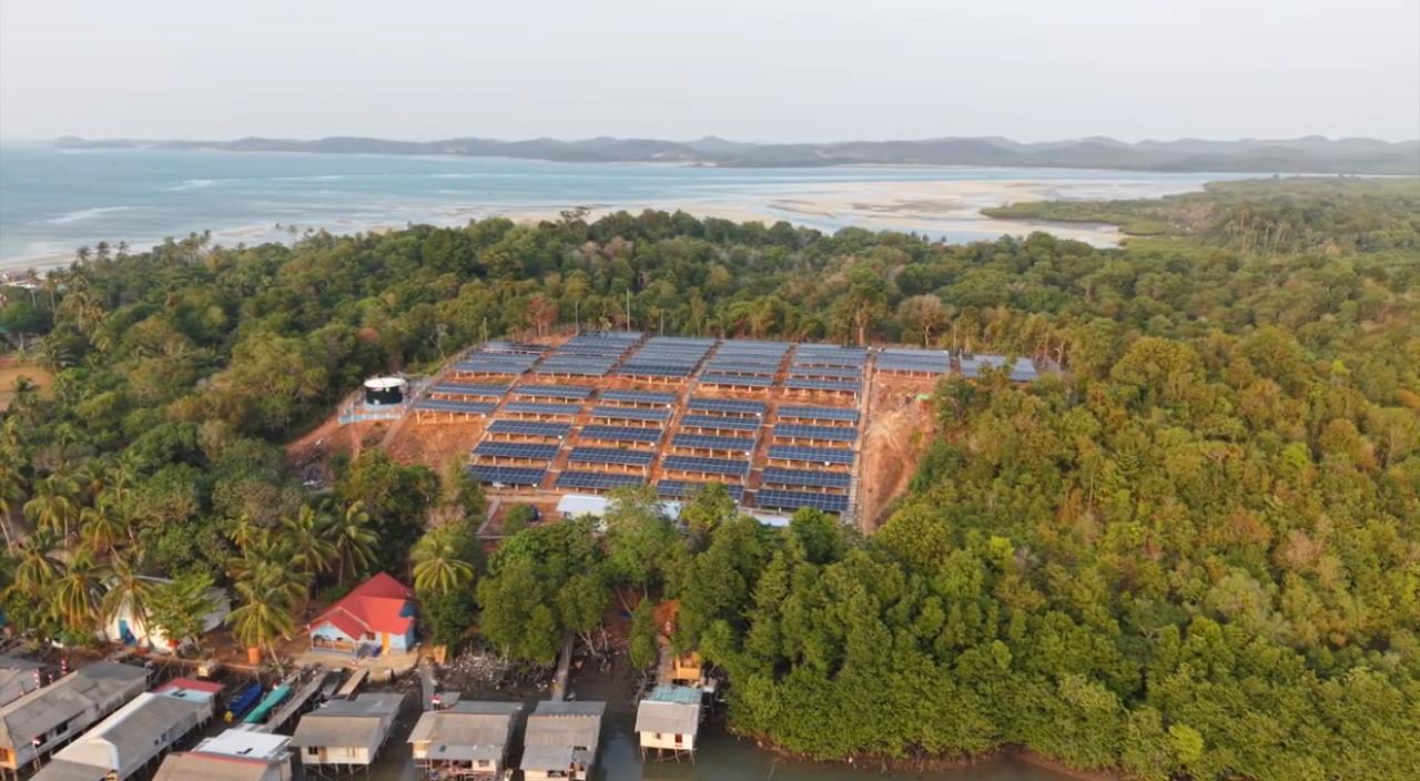Di hadapan Presiden RI, Pertamina NRE Pamerkan PLTS Pulau Sembur Dukung Program PLTS 100 GWp