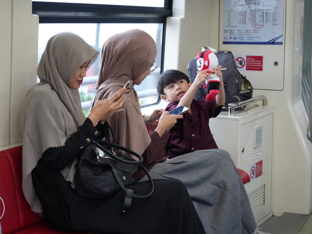 Hari Pelanggan Nasional 2026, LRT Jabodebek Apresiasi Pengguna Lewat Interaksi Langsung