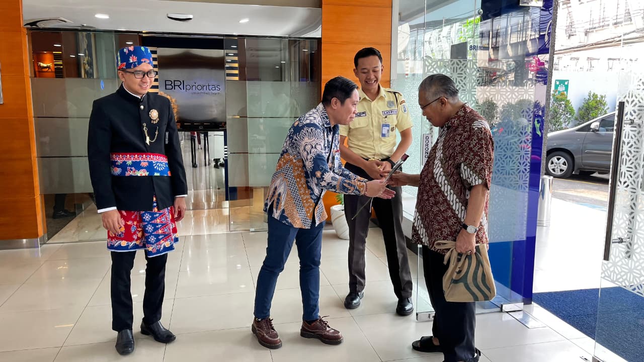 Rayakan Hari Pelanggan Nasional, BRI BO Rawamangun Hadirkan Kehangatan Bernuansa Budaya Nusantara