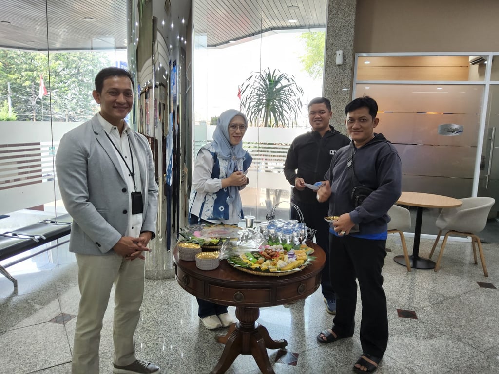 Semarak Hari Pelanggan Nasional, BRI BO Tanah Abang Sambut Nasabah Hangat dalam Balutan Wastra Nusantara
