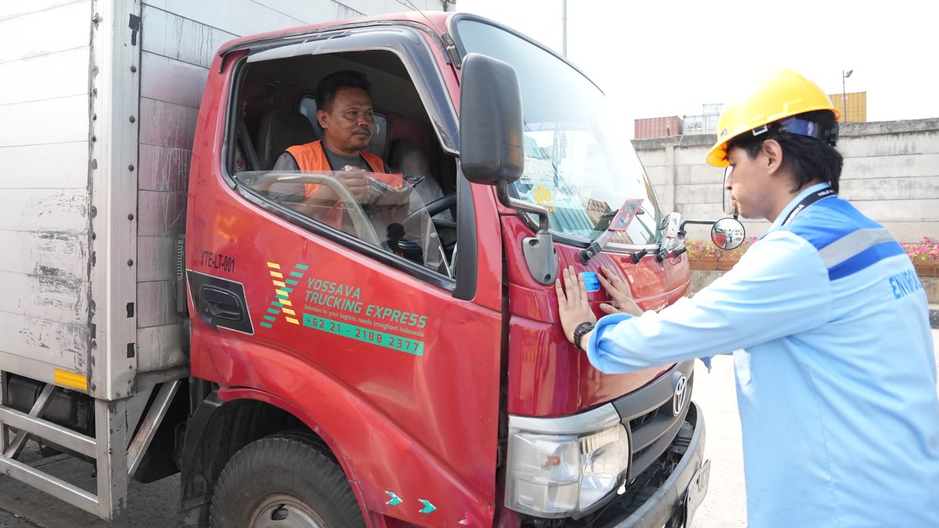 Peringati HUT RI ke-81, PT PSL Dorong Transportasi Bersih melalui Uji Emisi Kendaraan di Kawasan Pelabuhan Tanjung Priok