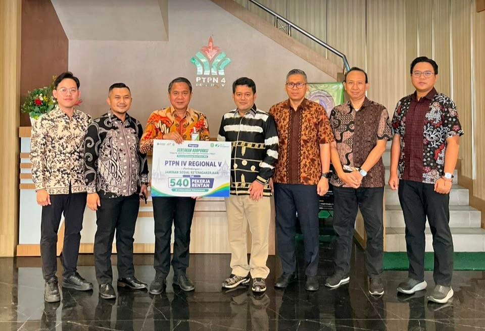 PTPN IV PalmCo, Subholding PTPN III (Persero) Salurkan Perlindungan BPJS Ketenagakerjaan bagi 550 Pekerja Rentan Kalbar