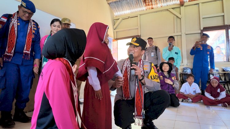 Kapolda NTT Resmikan MI Al-Hidayah, Wujudkan Ruang Belajar Layak bagi Anak Pulau Kukusan