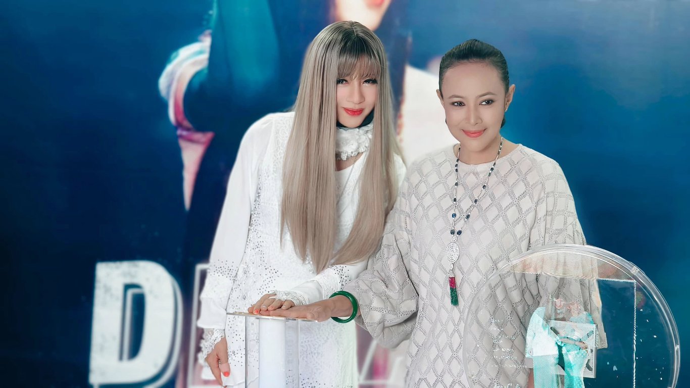 JessC dan Fauziah Latiff Bersatu di “Tak Terpisah”, Single Kolaborasi Tembus 6 Radio Indonesia JessC dan Fauziah Latiff Bersatu di “Tak Terpisah”, Single Kolaborasi Tembus 6 Radio Indonesia