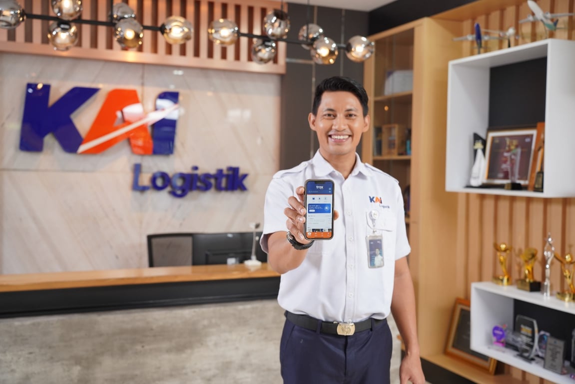 KAI Logistik Tingkatkan Kemudahan Layanan Pelanggan melalui Fitur Live Chat pada Aplikasi KAI Logistik TRAX KAI Logistik Tingkatkan Kemudahan Layanan Pelanggan melalui Fitur Live Chat pada Aplikasi KAI Logistik TRAX